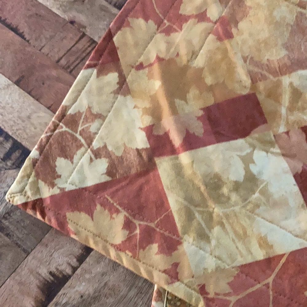 Autumn patchwork table runner - reversible - Picture 5 of 5